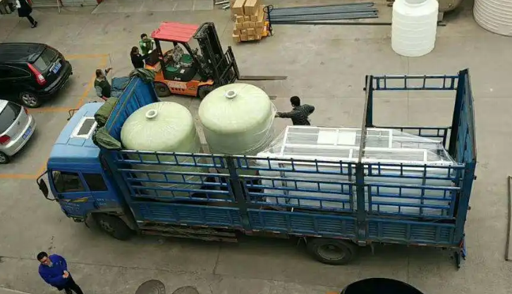 5噸反滲透水處理設(shè)備卸車